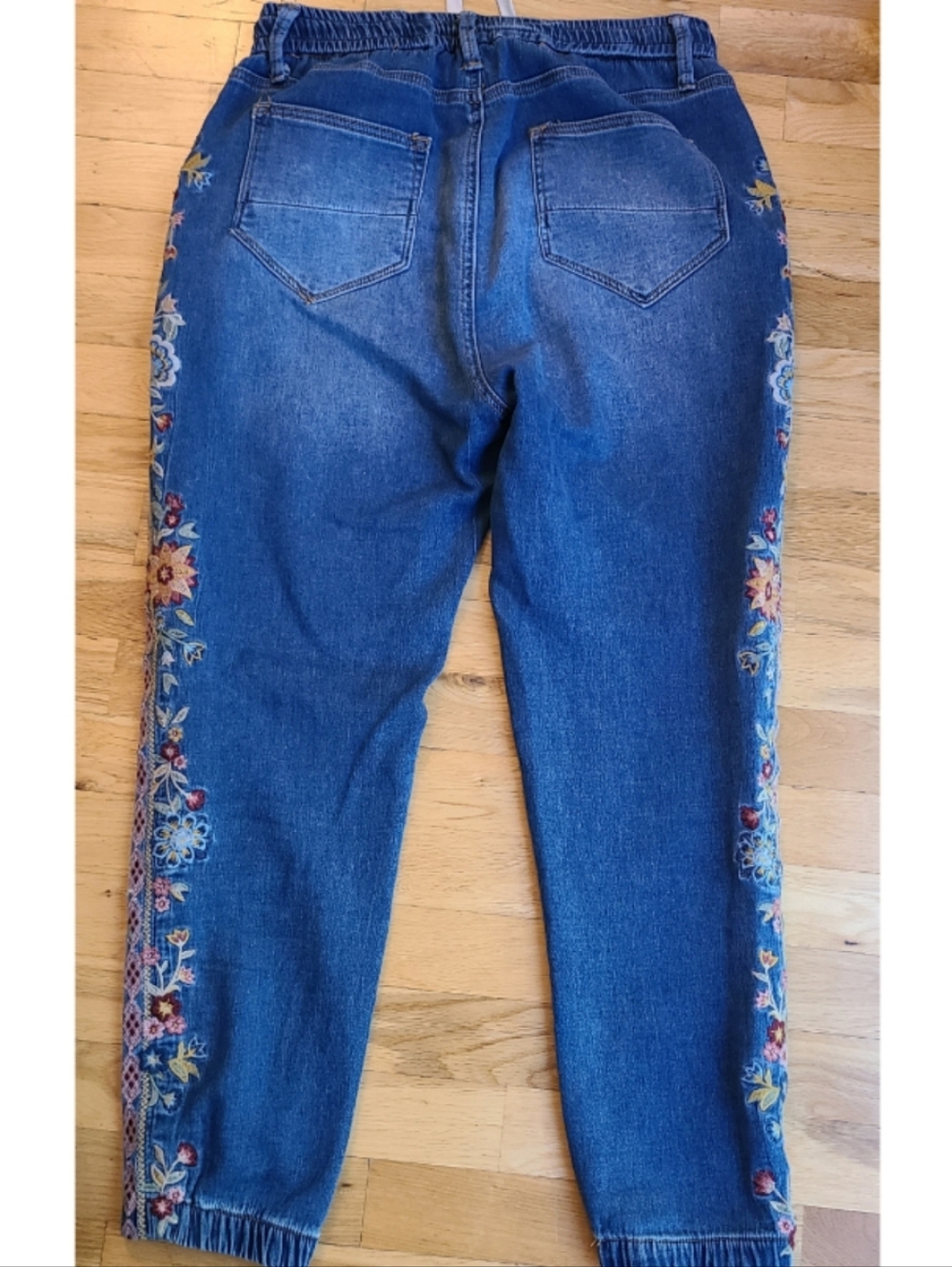 Driftwood Coastal Swell Floral Embroidered Joggers Garden Girl Sz Medium - Picture 6 of 12